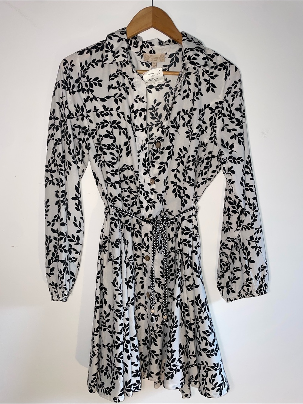 NWT - INDULGE Black and White Long Sleeve Leaf-Print Shirt Dress with Belt